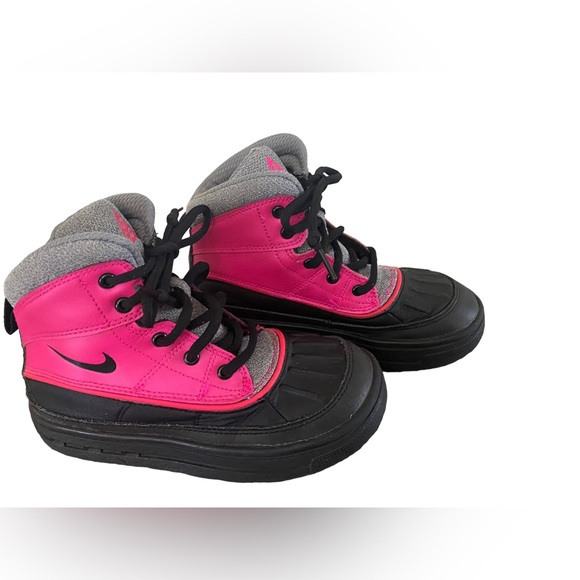 Youth Nike Pink Winter Snow Boots Size 1 Y - Picture 1 of 6